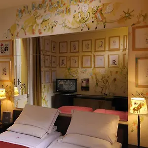 Phi Otel